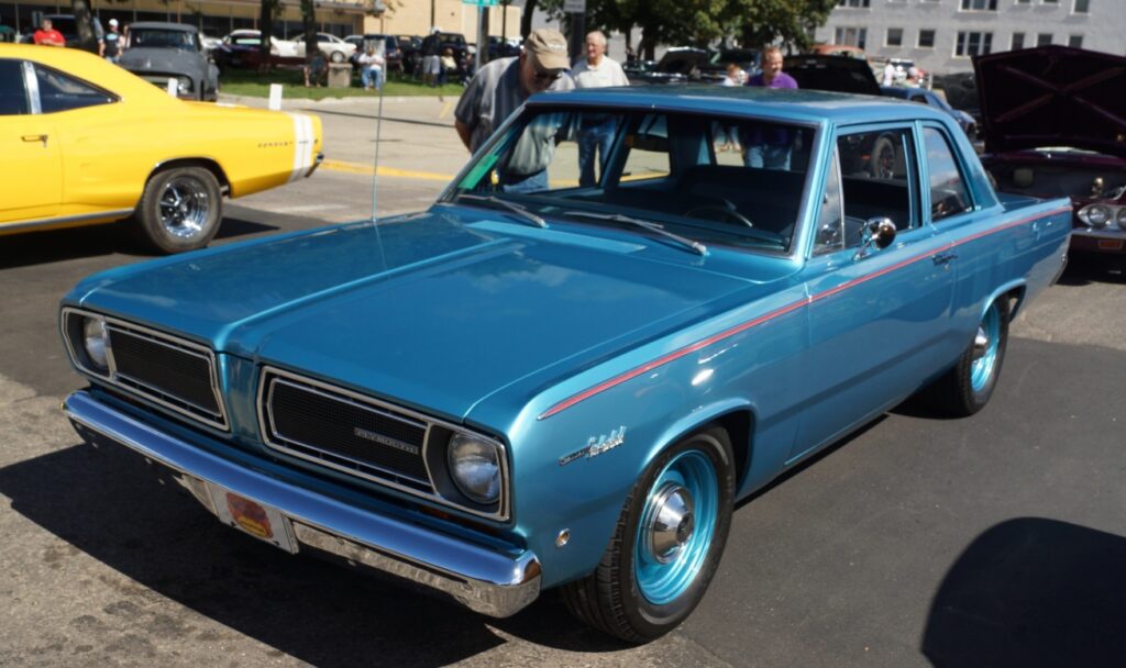 Plymouth Sport Fury, краткая история, особенности 3 Plymouth Valiant